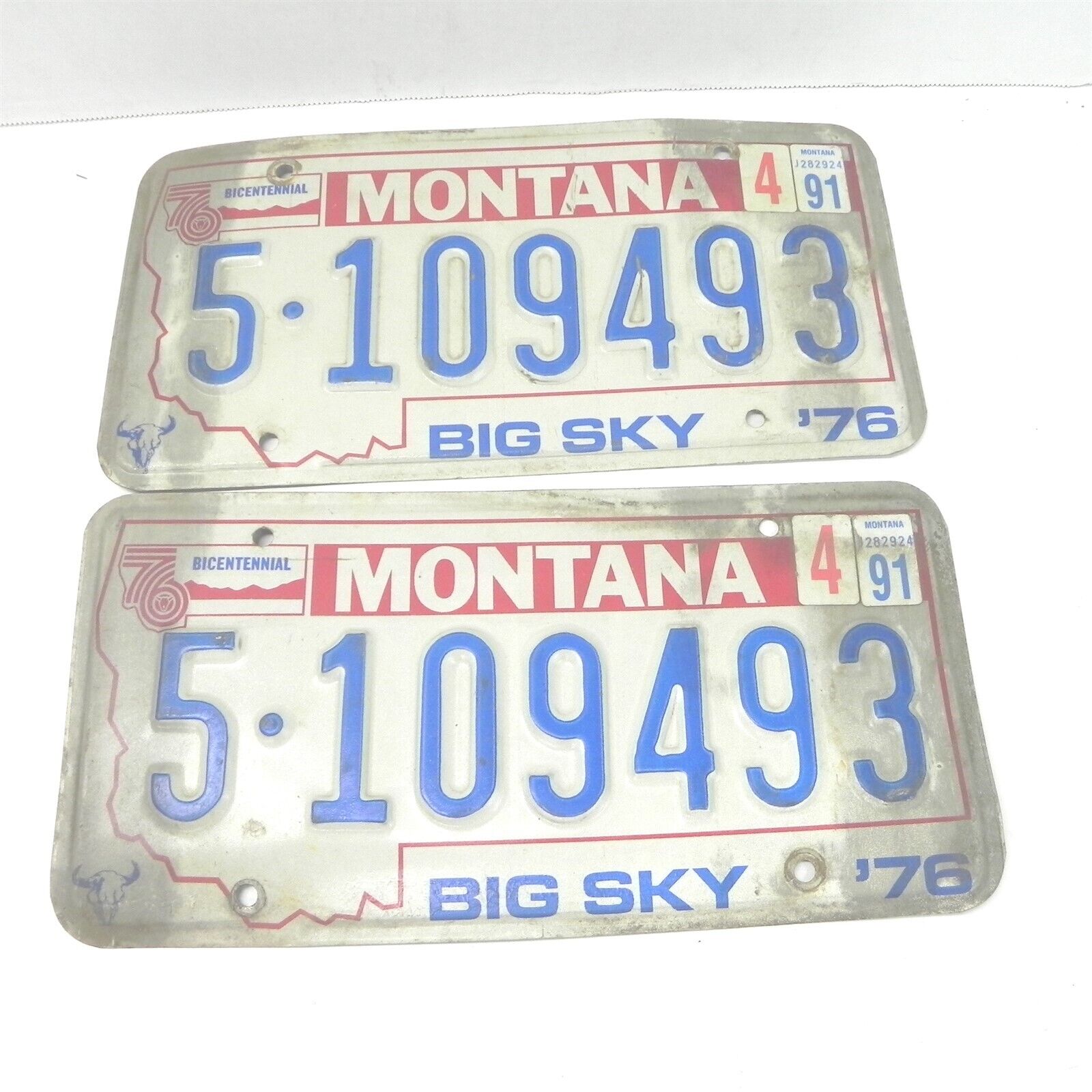 VINTAGE MONTANA BIG SKY LICENSE PLATE SET 5109493 COLLECTIBLE WHITE AND BLUE 