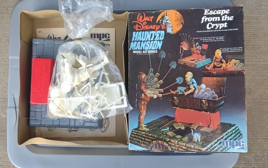 Vtg Haunted Mansion Mpc 1974 Model Kit Escape From Crypt Scene Walt Disney 