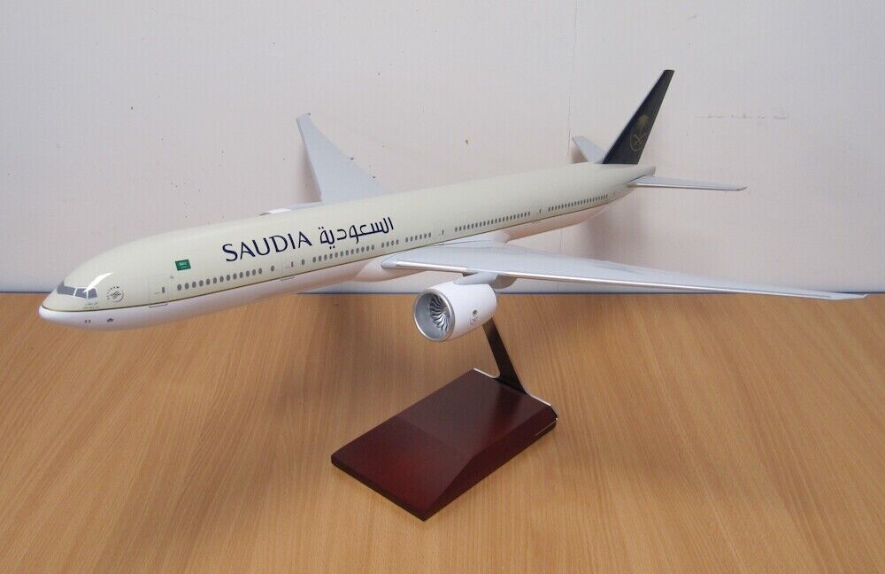 Saudia Saudi Arabian Airlines Boeing 777-300ER Desk Top 1/100 Model AV Airplane