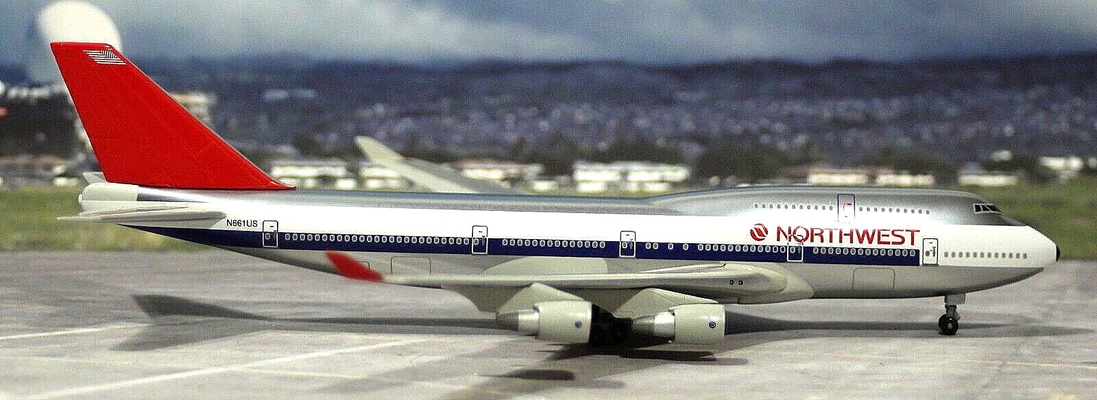 Dragon Wings/Jet-X  Boeing 747-451  Northwest Airlines  1:400 Scale VERY RARE