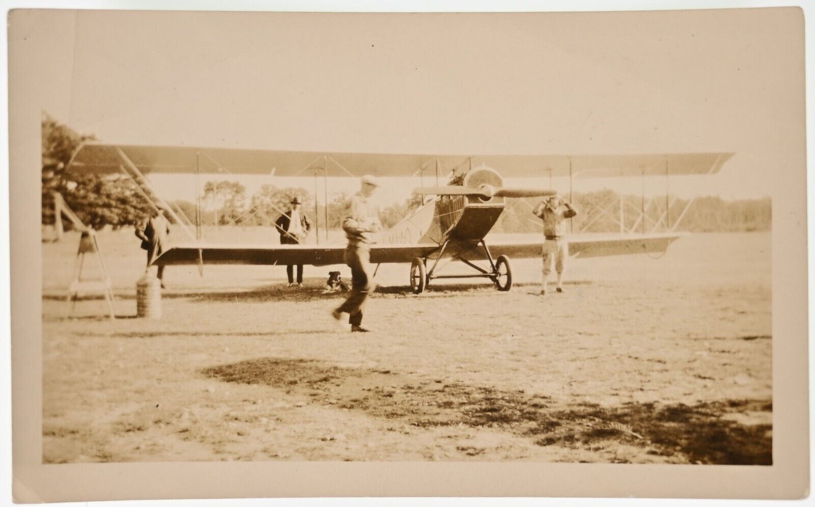 VINTAGE B&W SNAPSHOT CIRCA 1910s CURTISS R-2 US ARMY PLANE ON FIELD PILOT