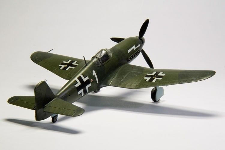 Heinkel He 100 Fighter Airplane Desktop Mahogany Kiln Dried Wood Model Regular