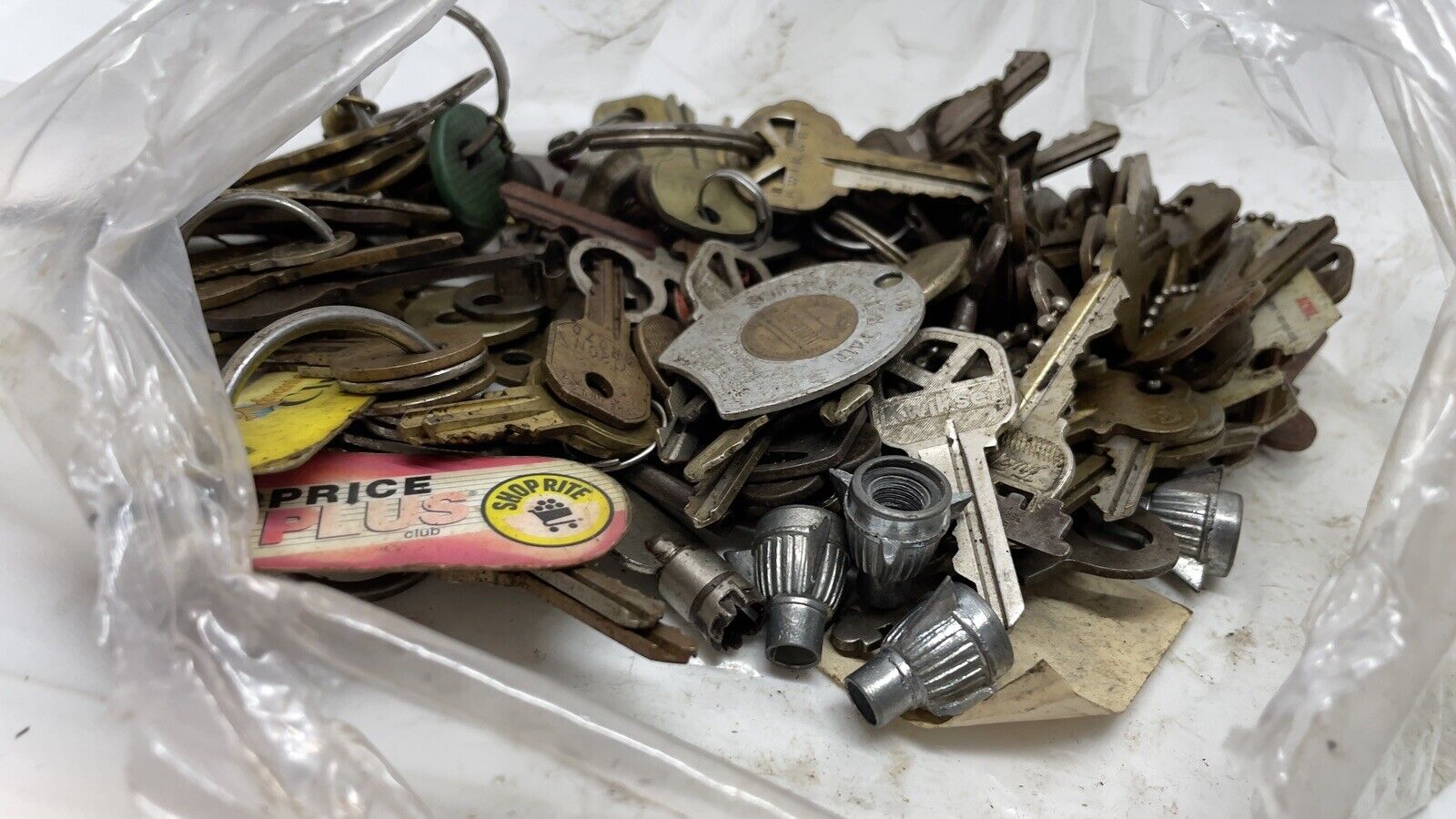 Large Lot Of Keys And Automobile Related Items 