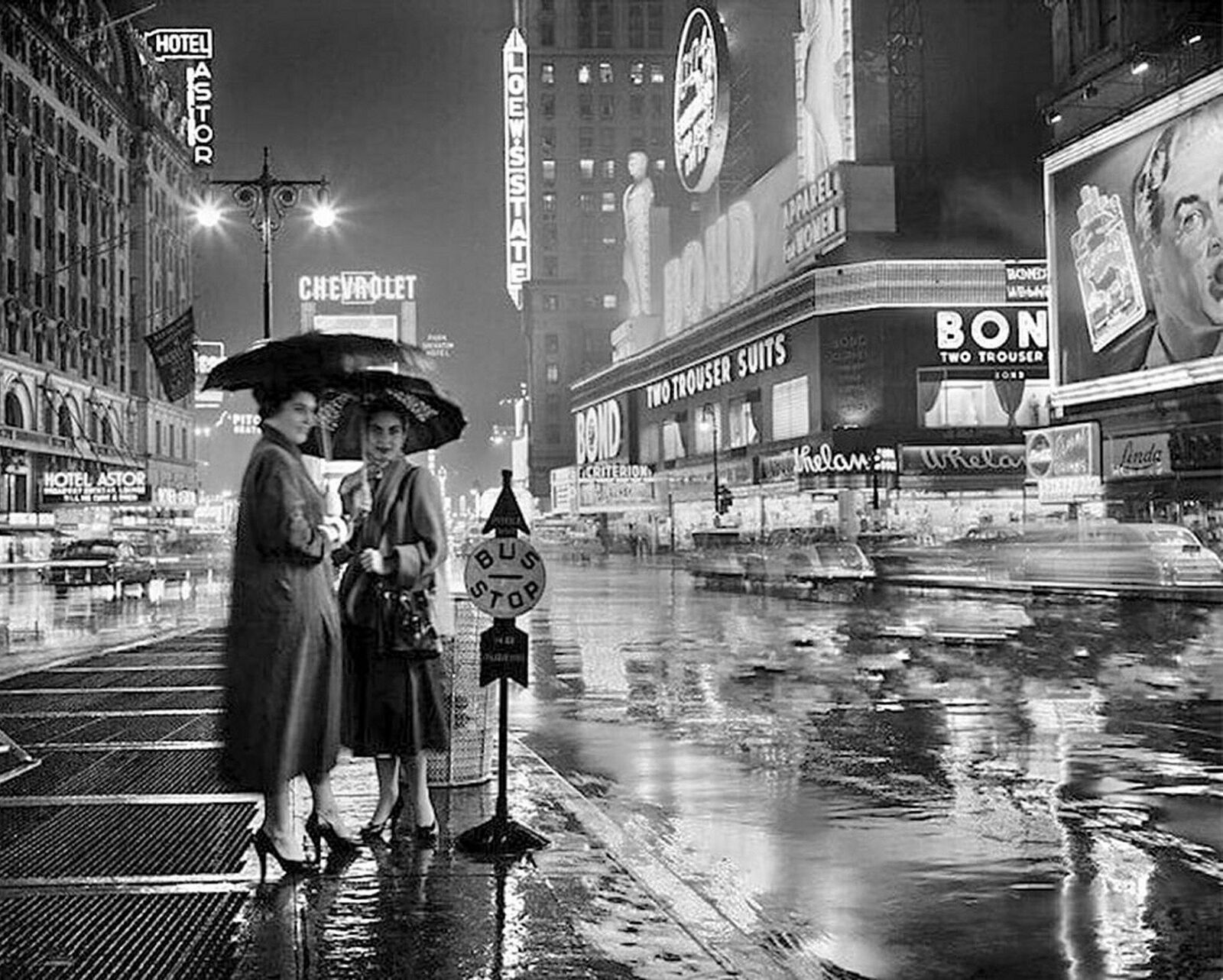 1940 Rainy Night in TIMES SQUARE Photo New York  (225-Q)