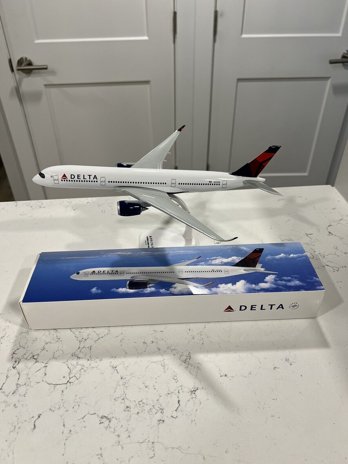 Flight Miniatures Delta Airlines Airbus A350-900 Desk Top 1/200 Model Airplane