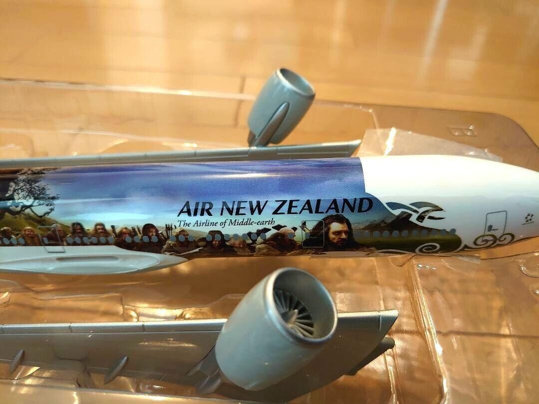 Pacmin 1/200 Air New Zealand Boeing B777-300ER Hobbit Limited Version