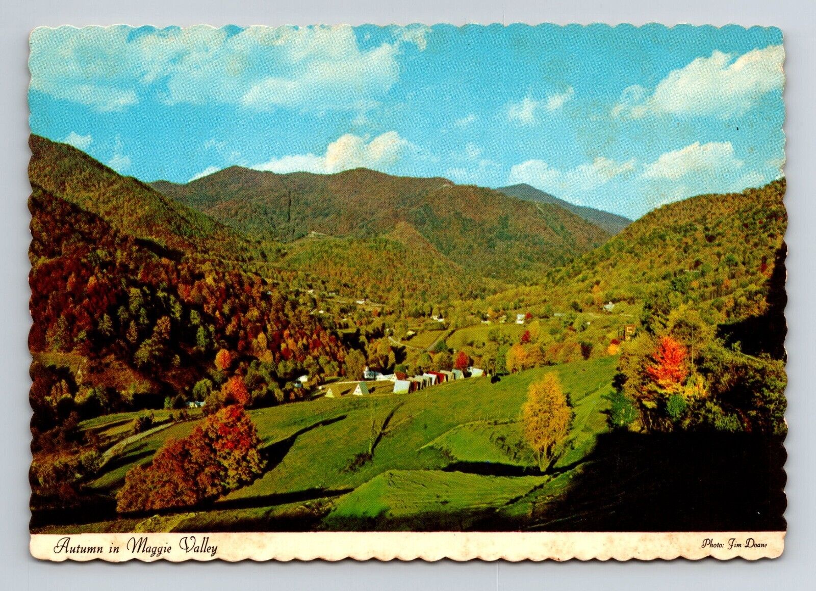 5 7/8x4 in postcard Maggie Valley, The Great Smoky Mountains National unposted