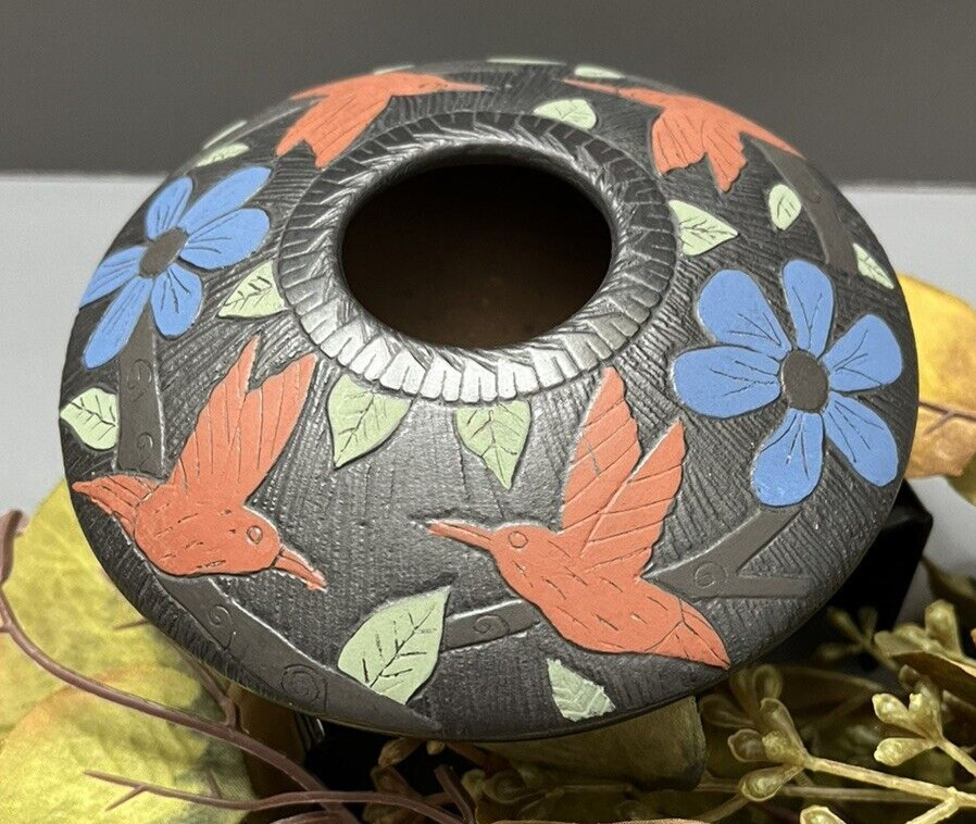 Mata Ortiz Pottery Vanessa Bugarini Black Seed Pot Flowers Birds Etched Mexican