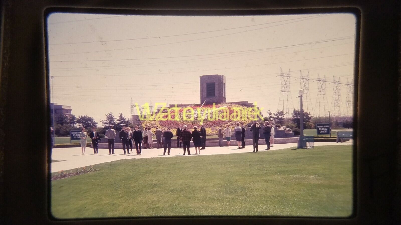 XXFY01  Vintage 35MM SLIDE TOURISTS AT ONTARIO HYDRO FLORAL CLOCK, 1963
