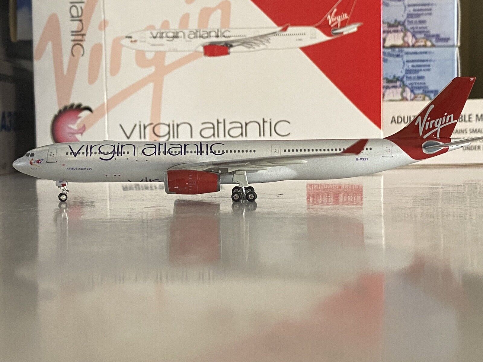 Phoenix Models Virgin Atlantic Airways Airbus A330-300 1:400 G-VSKY PH410496