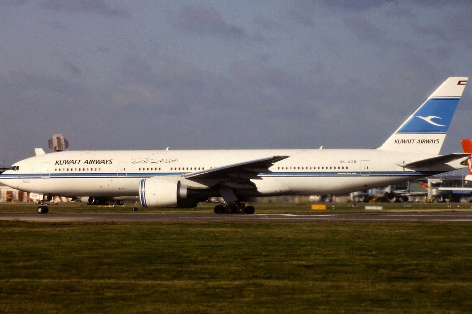 Original 35mm Colour Slide of Kuwait Airways Boeing 777-269 (ER) 9K-AOB