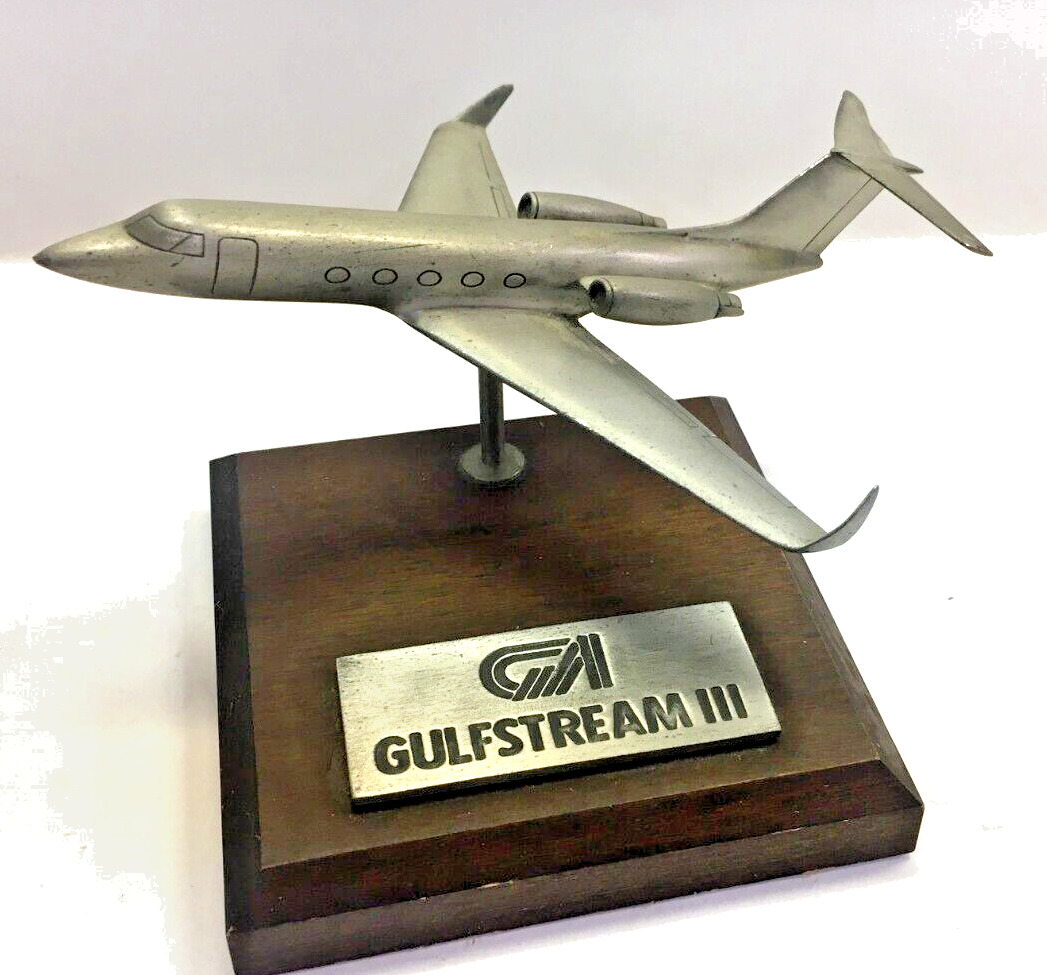 Gulfstream III Model Airplane Desktop Scale Metal Model Plane and wood stand