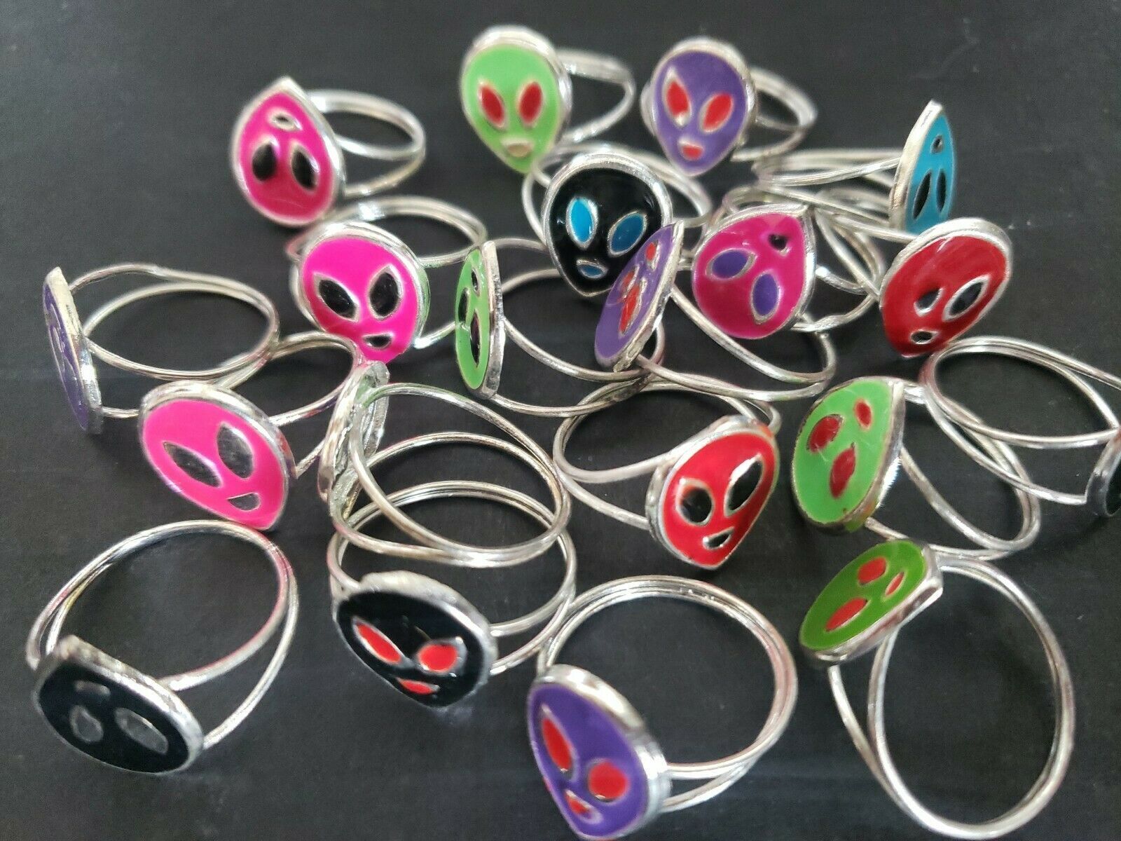 Vintage Alien Head Space Rings Misc Colors Gumball Vending Toy NOS Lot of  4
