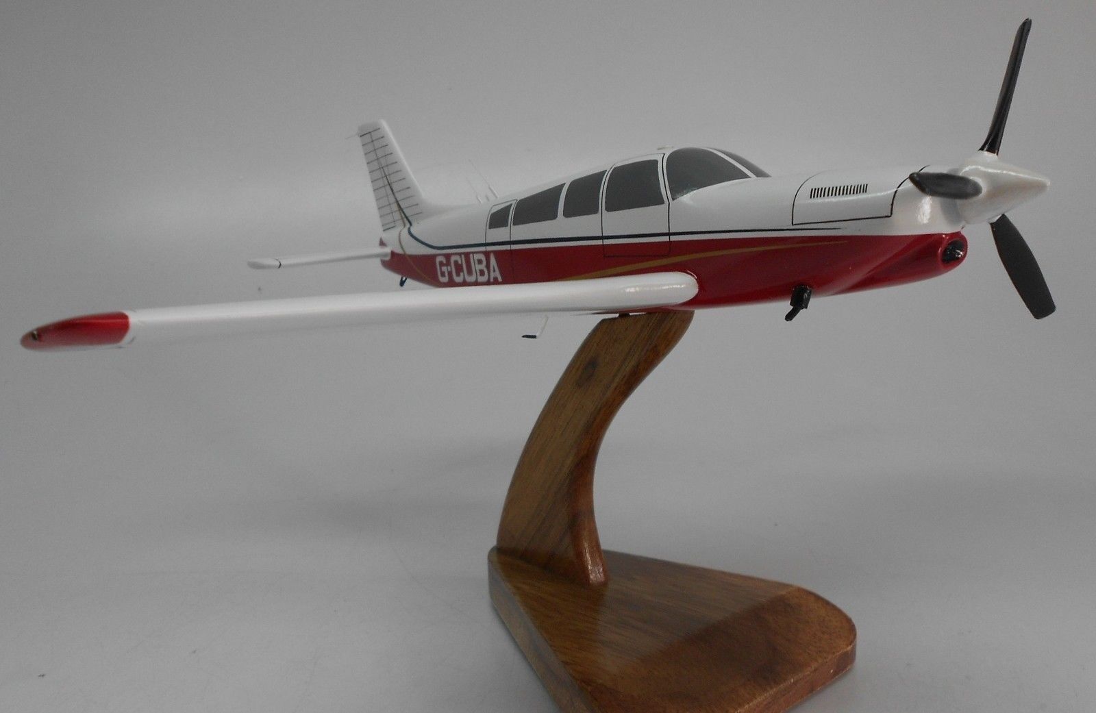 PA-32R-301T Piper Saratoga PA32R Airplane Desk Wood Model Small New