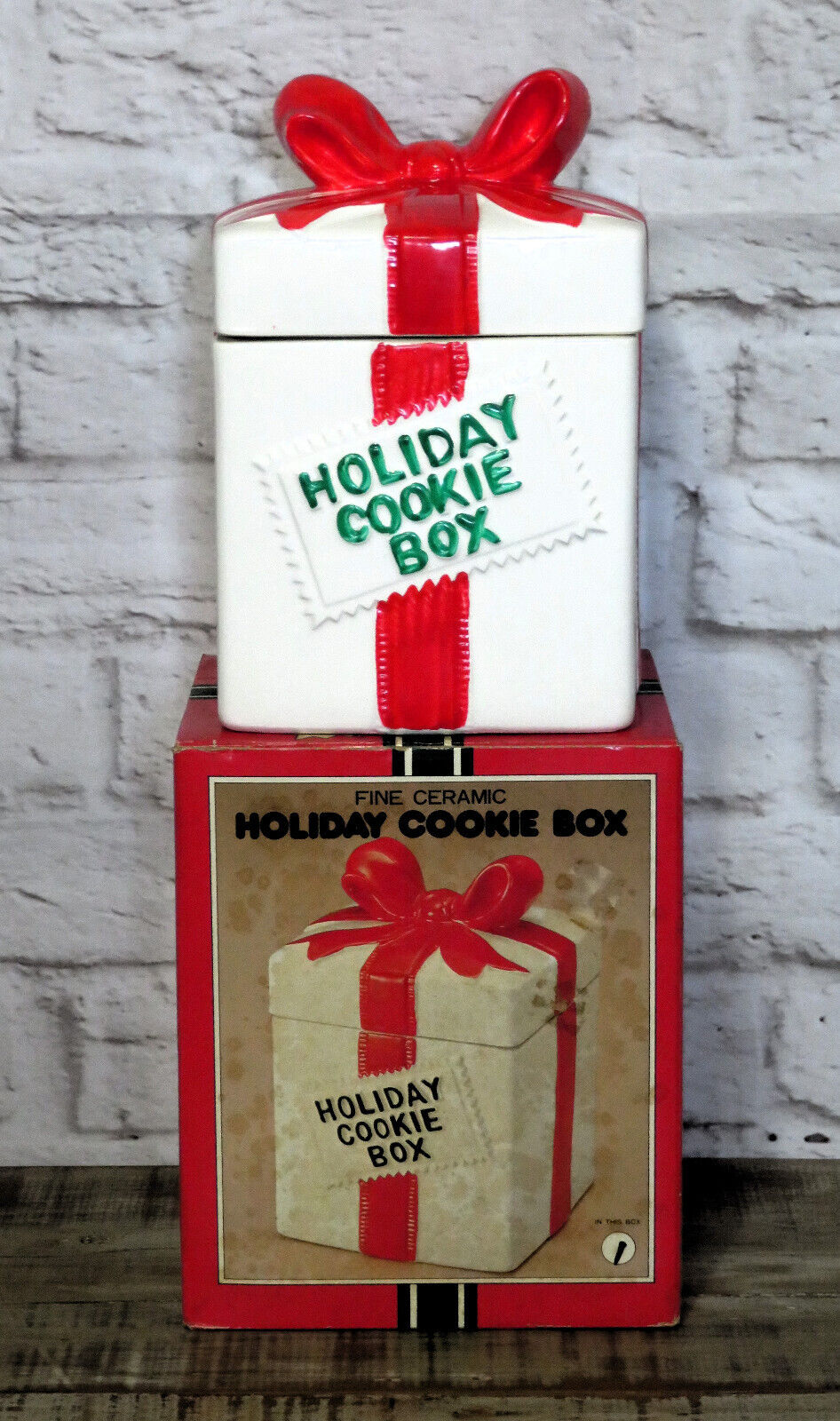 NOS Vintage Cookie Jar Woolworth Ceramic CHRISTMAS Holiday RED Present RETIRED