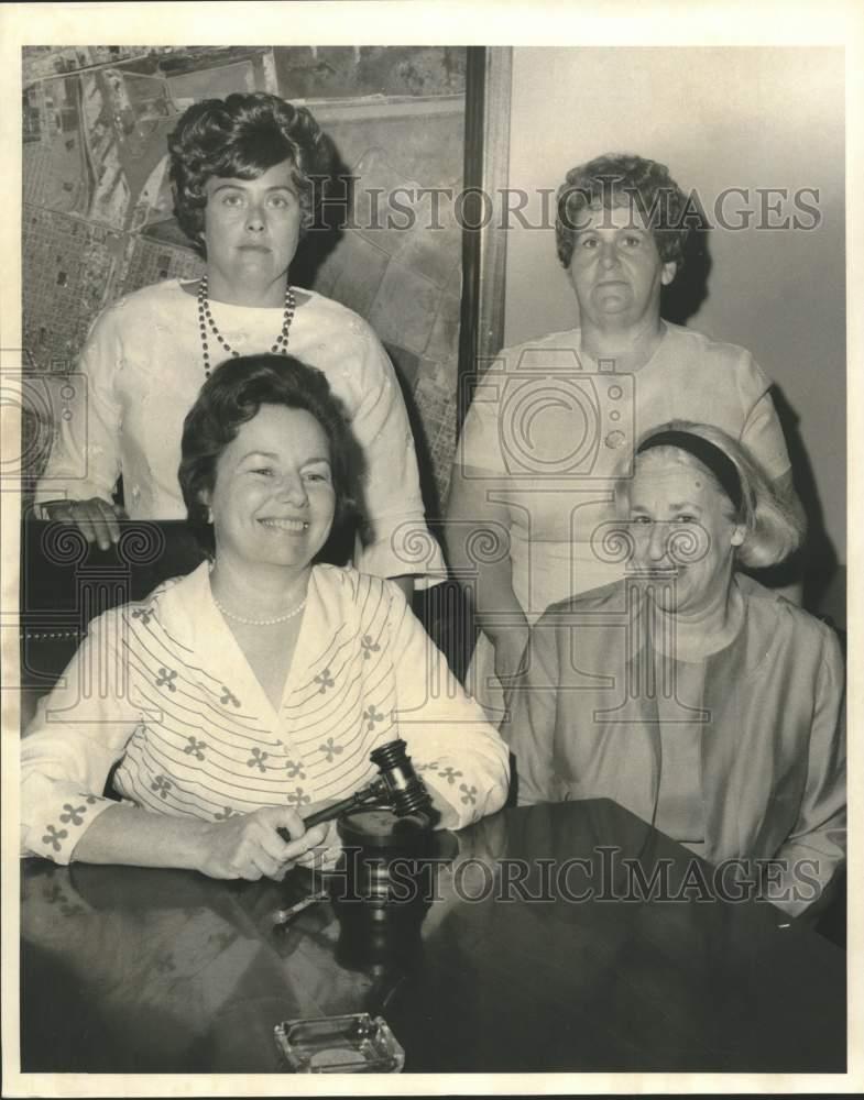 1971 Press Photo Members of school board, Co-op School Clubs - noc21688