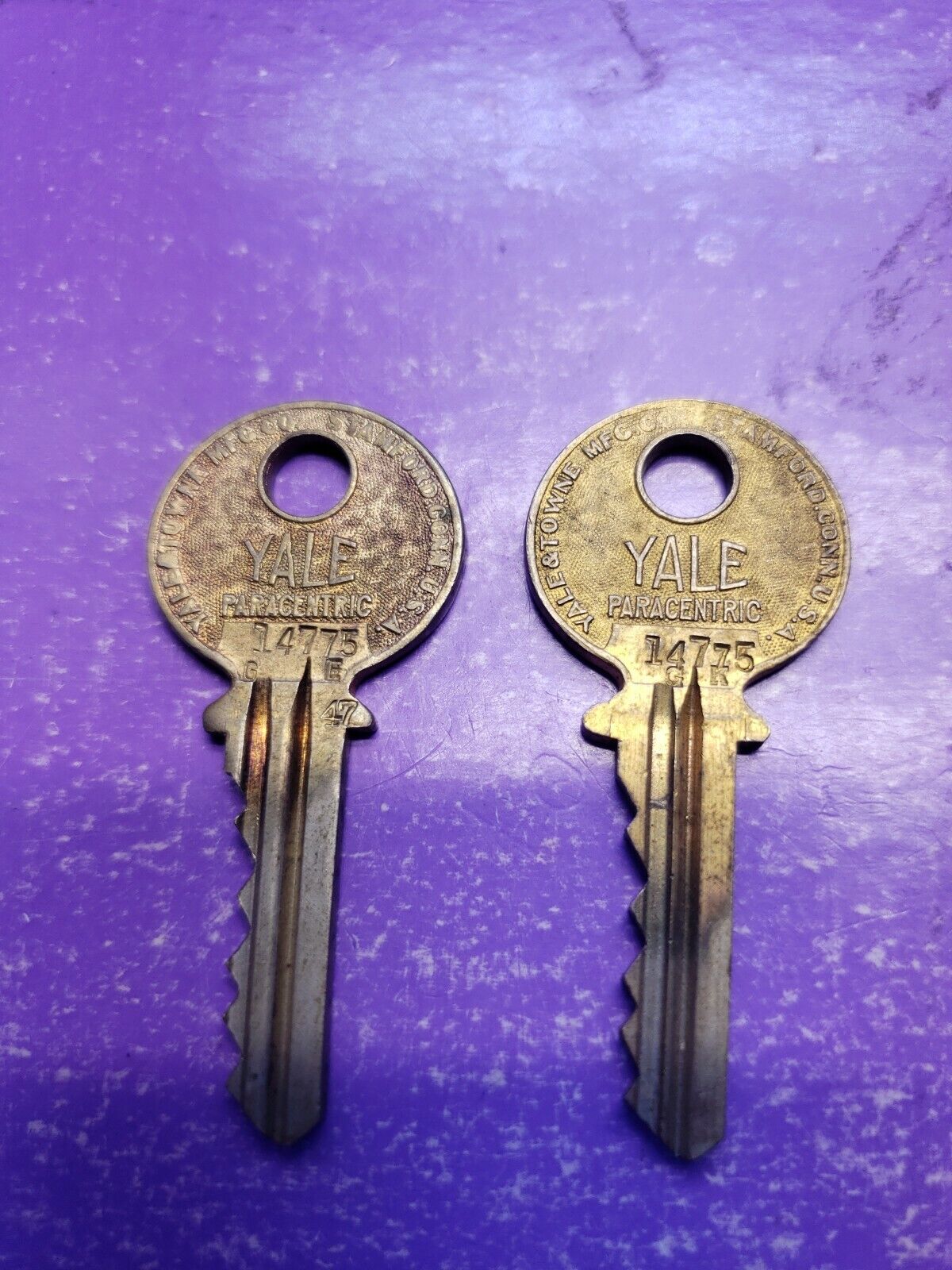 2 MATCHING Yale keyed ORIGINAL PARACENTRIC SECURITY KEYS  GE47 #14775  