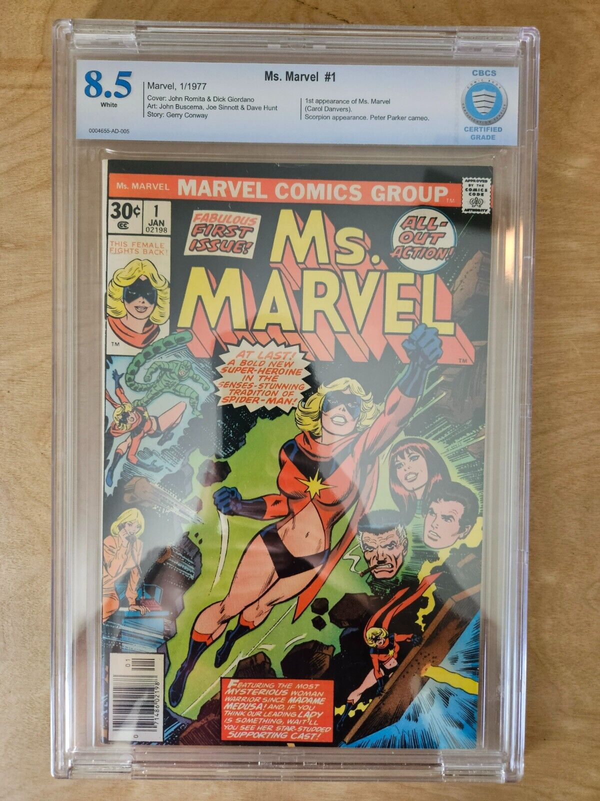Ms. Marvel #1 1st App Carol Danvers CBCS 8.5 Marvel Comics 1977 John Romita MCU