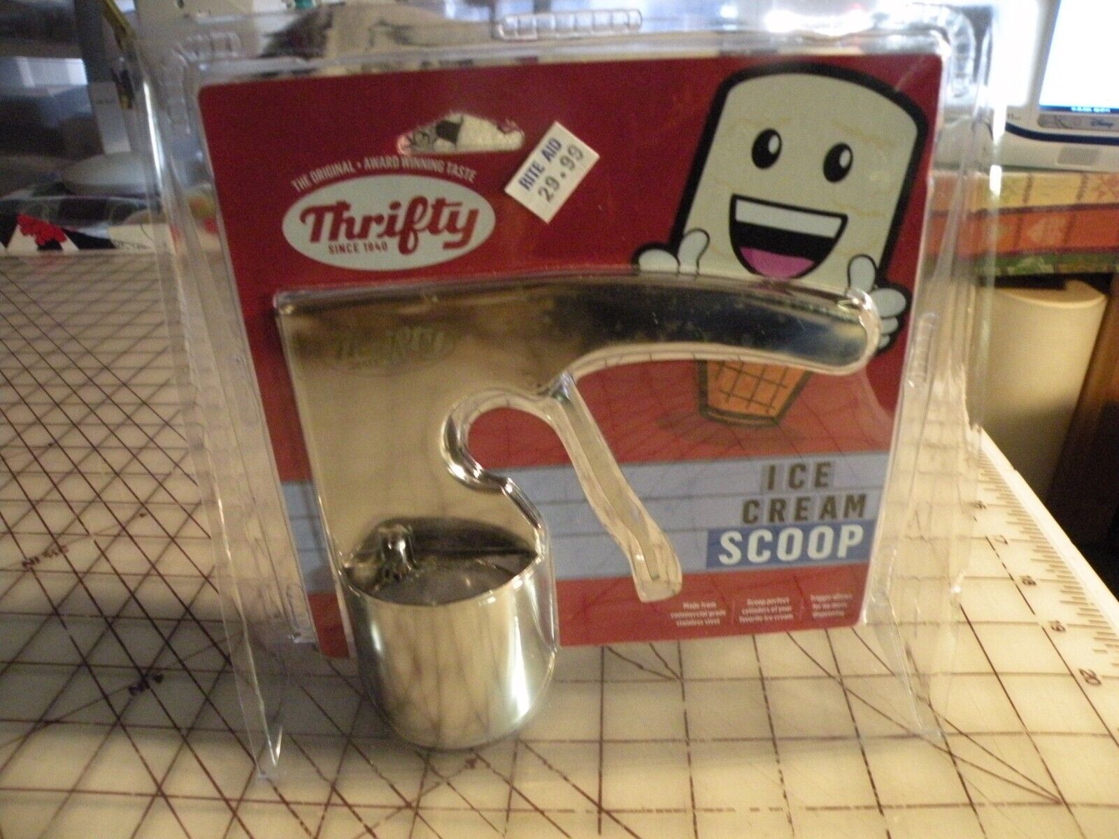 Thrifty Collector ICE CREAM SCOOP Cylindrical Rite Aid Limited Edition Metal NIP