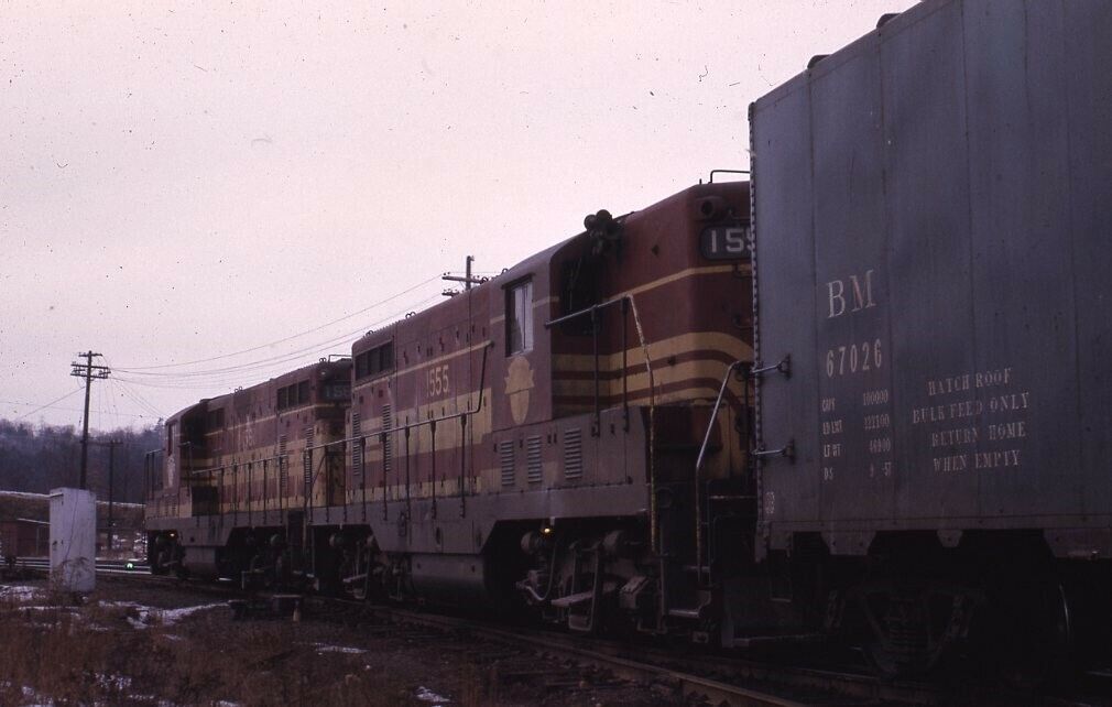 B&M BOSTON AND MAINE Railroad Train Locomotive Boxcar Original 1966 Photo Slide