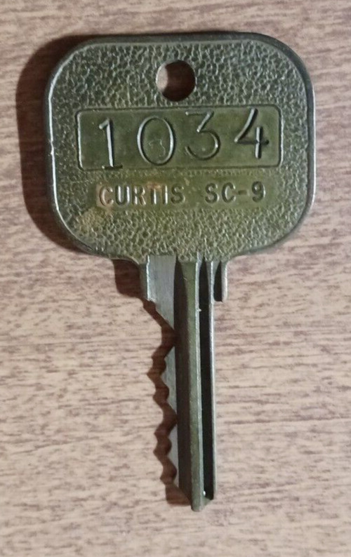 VINTAGE BRASS HOTEL MOTEL KEY MARKED # 1039 CURTIS SC-9 OVERSIZED COLLECTIBLE