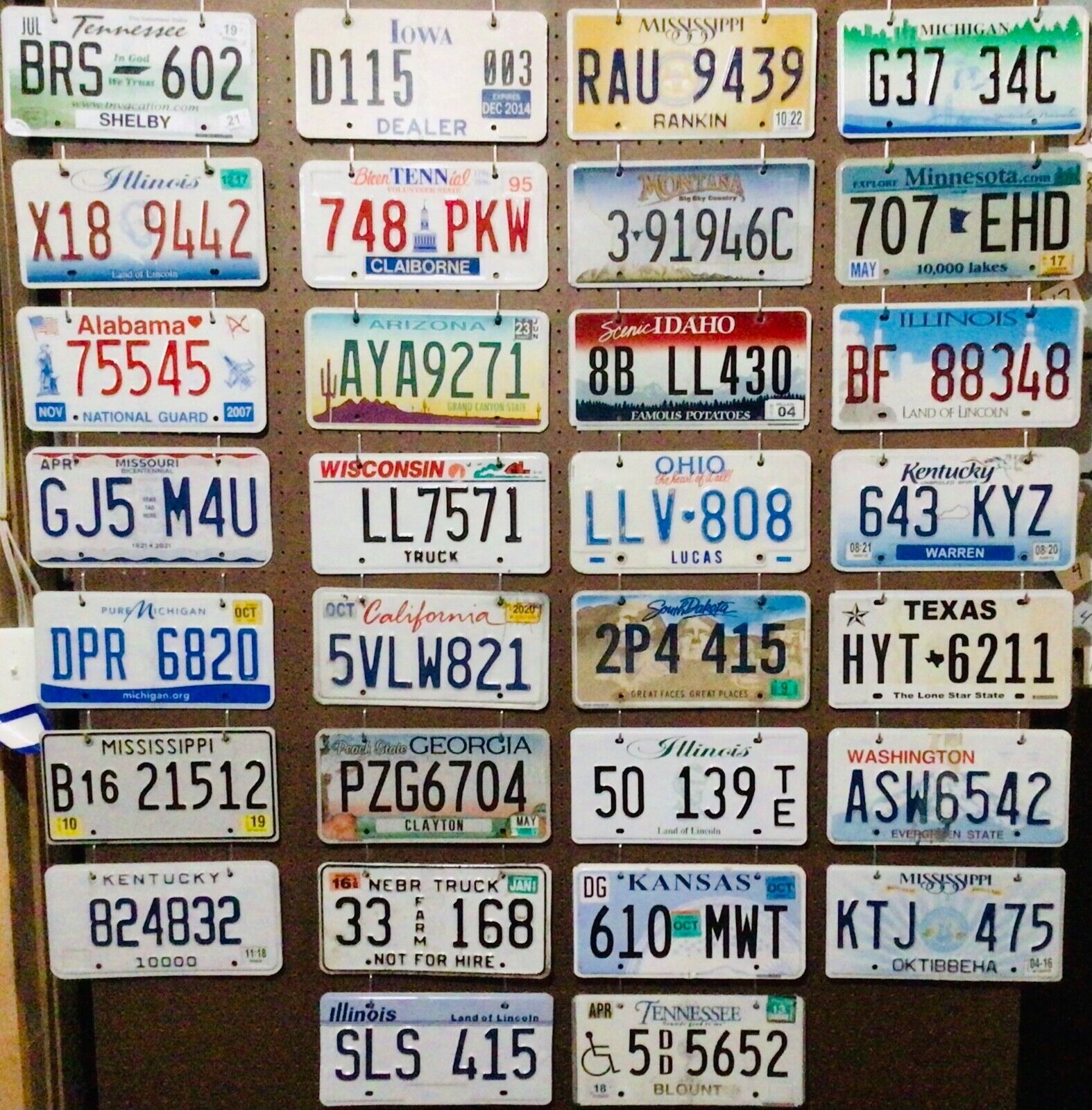 Large lot colorful of 30 old license plates - bulk - many states - low shipping