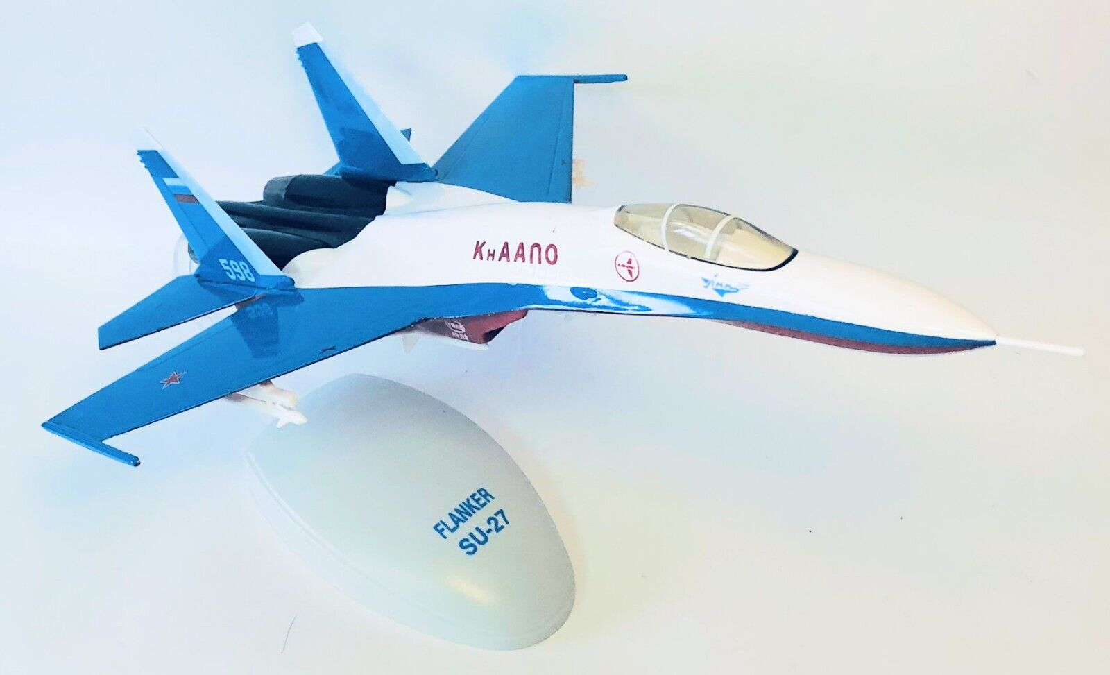 Sukhoi Su-27 Russian Air Force 1990\'s Demo Livery Collectors Model Scale 1:60