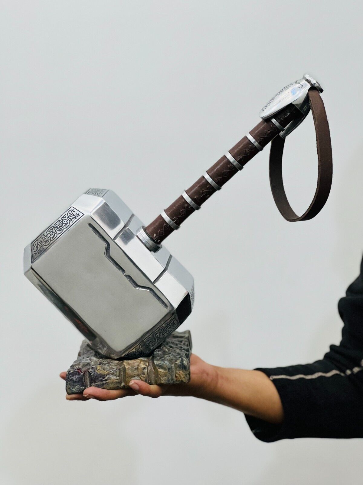 Avengers Thor Hammer Replica Thor Mjolnir Metal Hammer Cosplay Prop With Stand