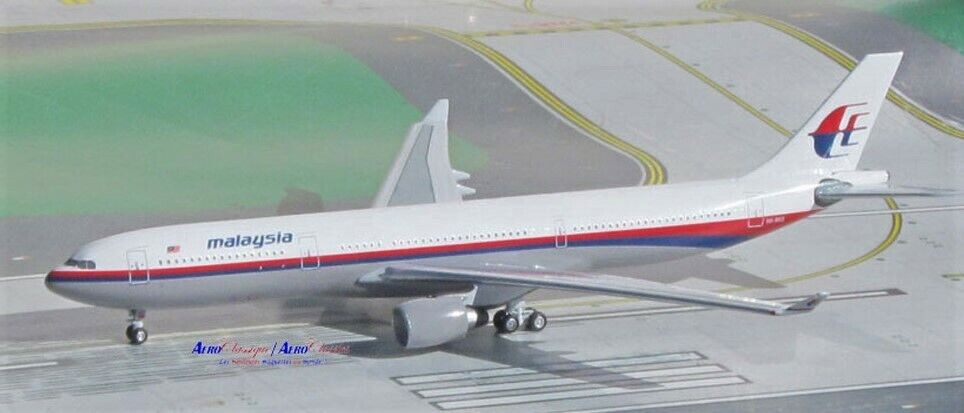 Aeroclassics AC1484 Malaysia Airlines Airbus A330-300 9M-MKE Diecast 1/400 Model