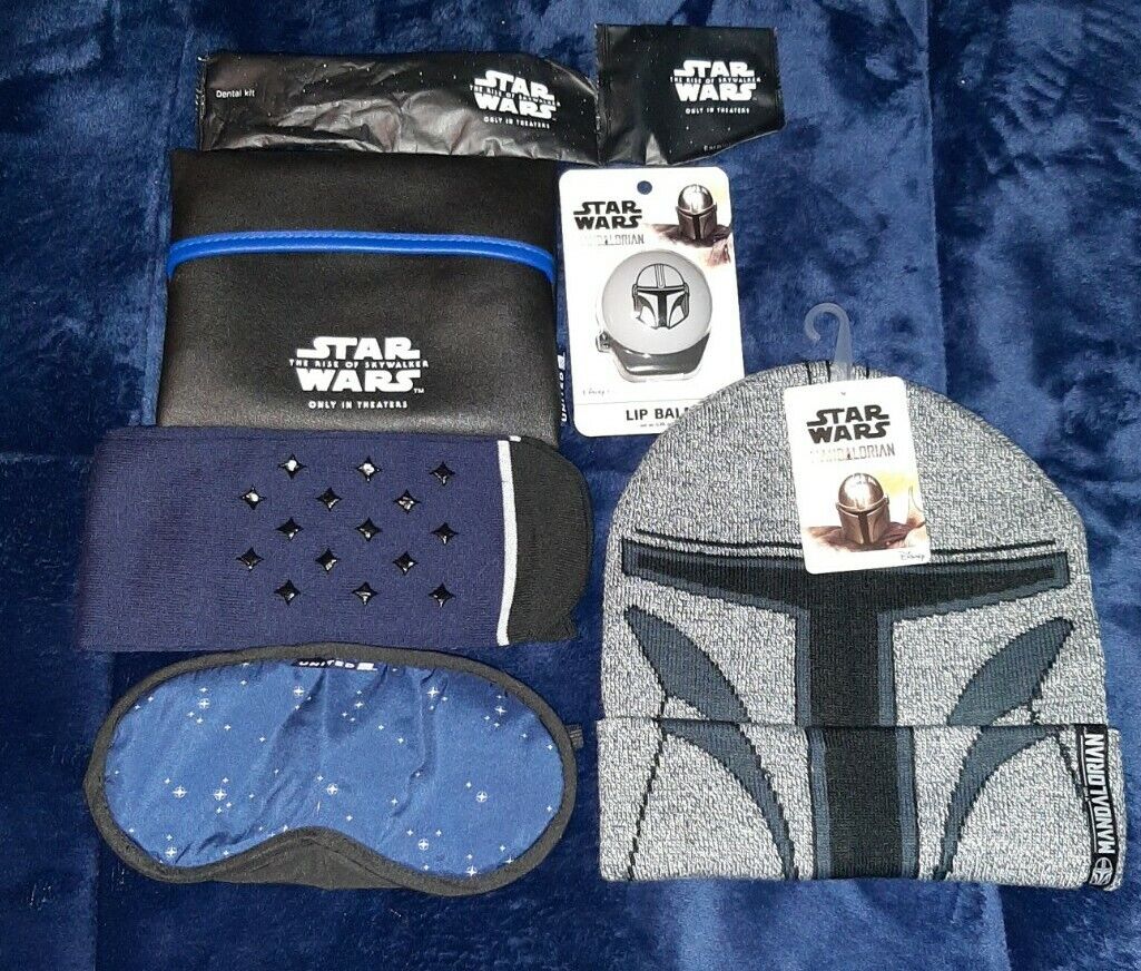  Star Wars Rise of Skywalker Amenity Pouch with mandalorian hat and lip balm