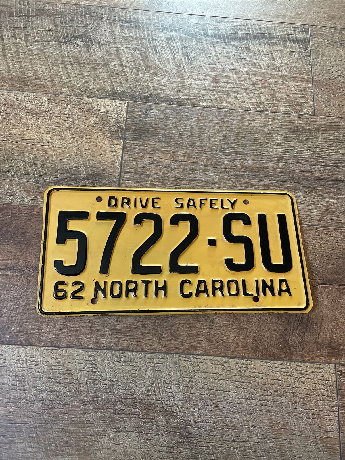 Excellent 1962 North Carolina Truck License Plate - “5722-SU” 