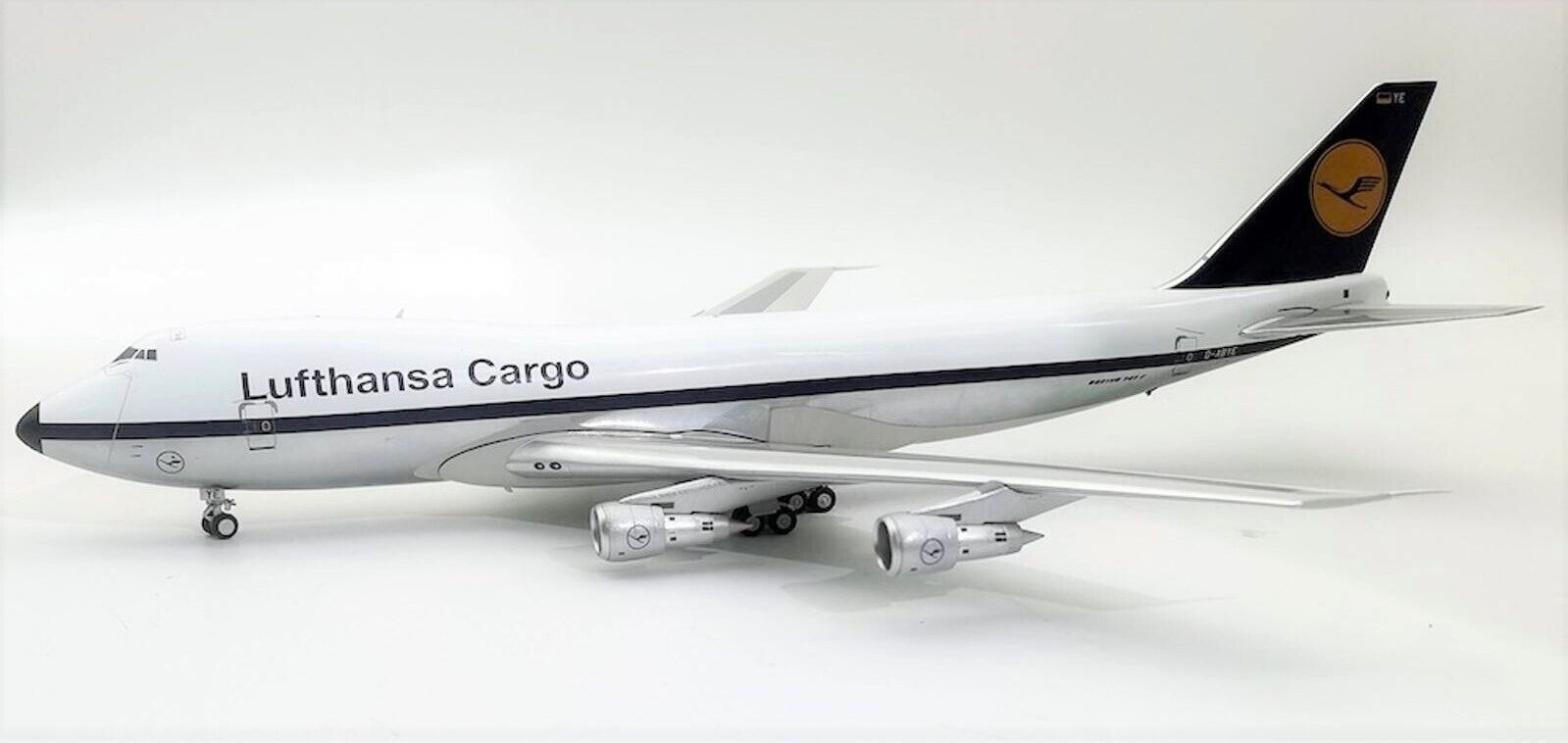 JFox JF-747-2-024P Lufthansa Cargo Boeing 747-200F D-ABYE Diecast 1/200 AV Model