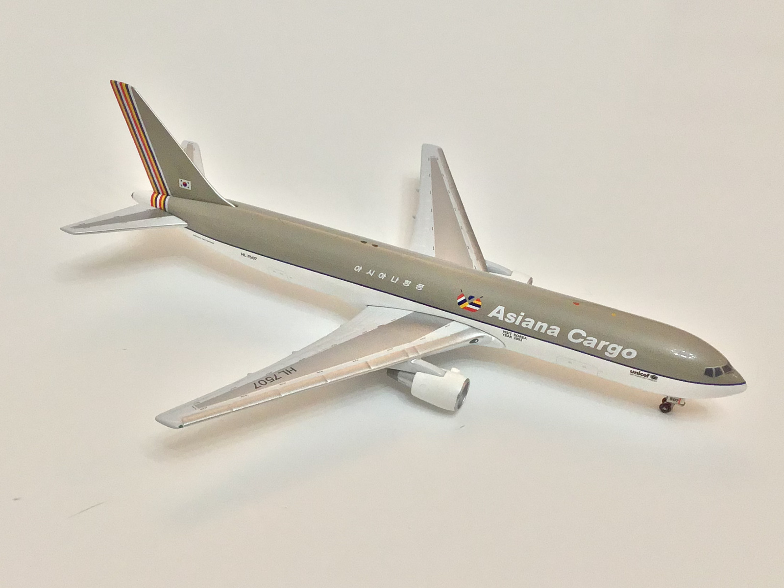 Aeroclassics 1:400 Asiana Cargo Boeing 767-300