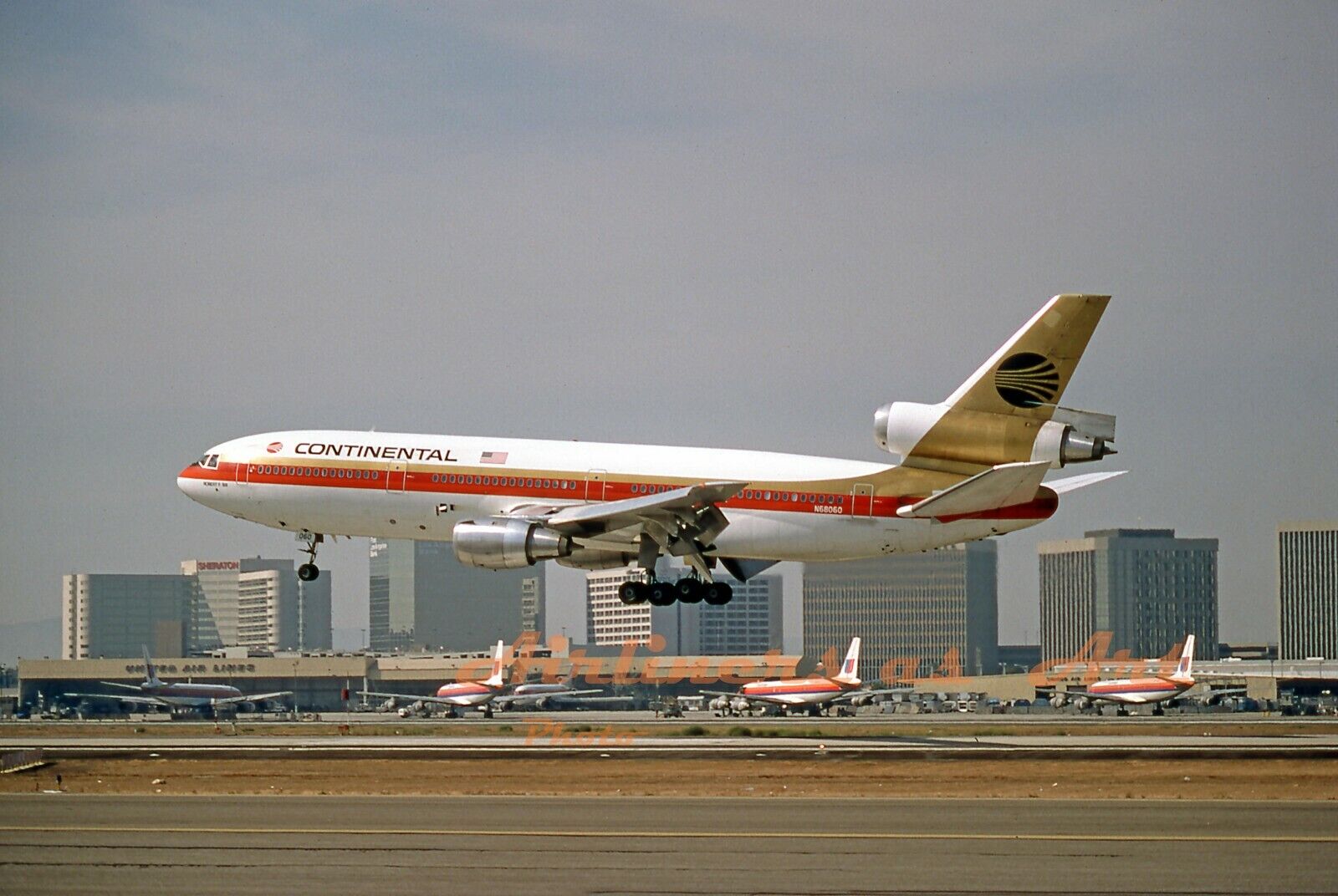 Continental Airlines Douglas DC-10-30 N68060 LAX Sept. 1984 8\