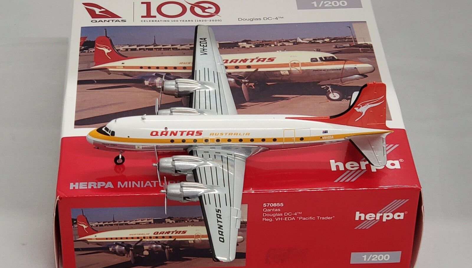  Herpa Wings 1:200 Douglas DC4 Qantas VH-EDA (with stand) Ref: 570855
