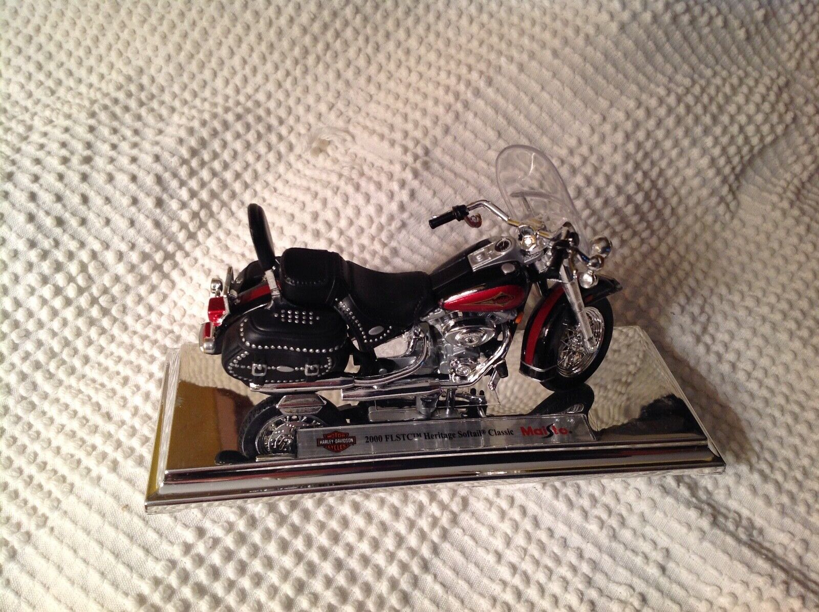 Maisto  Model Die Cast Harley Davidson Heritage Softail Classic ( 2000 FLSTC ) 