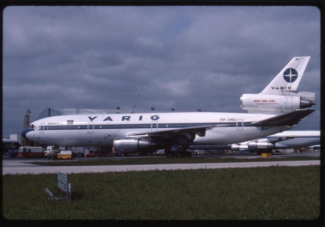 35 mm AIRCRAFT SIDE  PP-VMS Varig McDonnell Douglas DC-10 DATED 1982 #5220