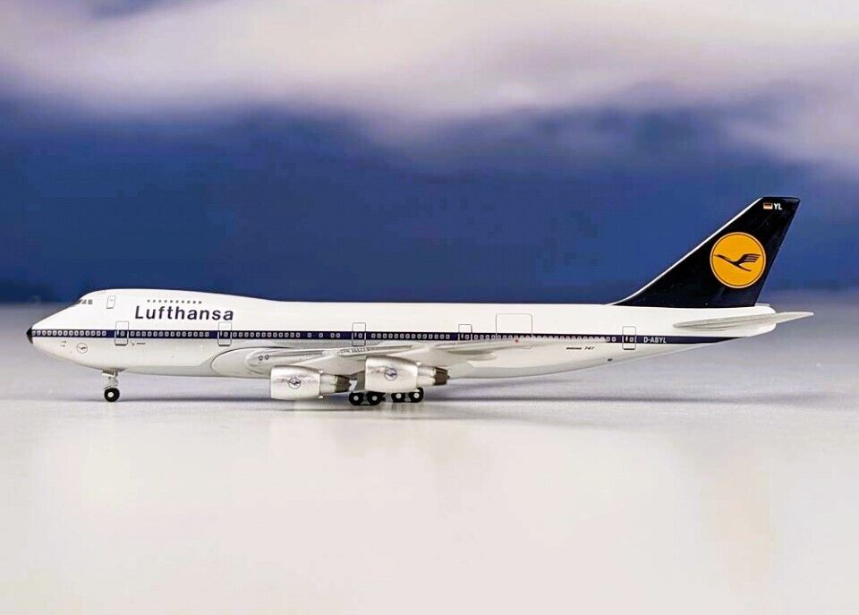 Aeroclassics BBX41662 Lufthansa Boeing 747-200 D-ABYL Diecast 1/400 Jet Model