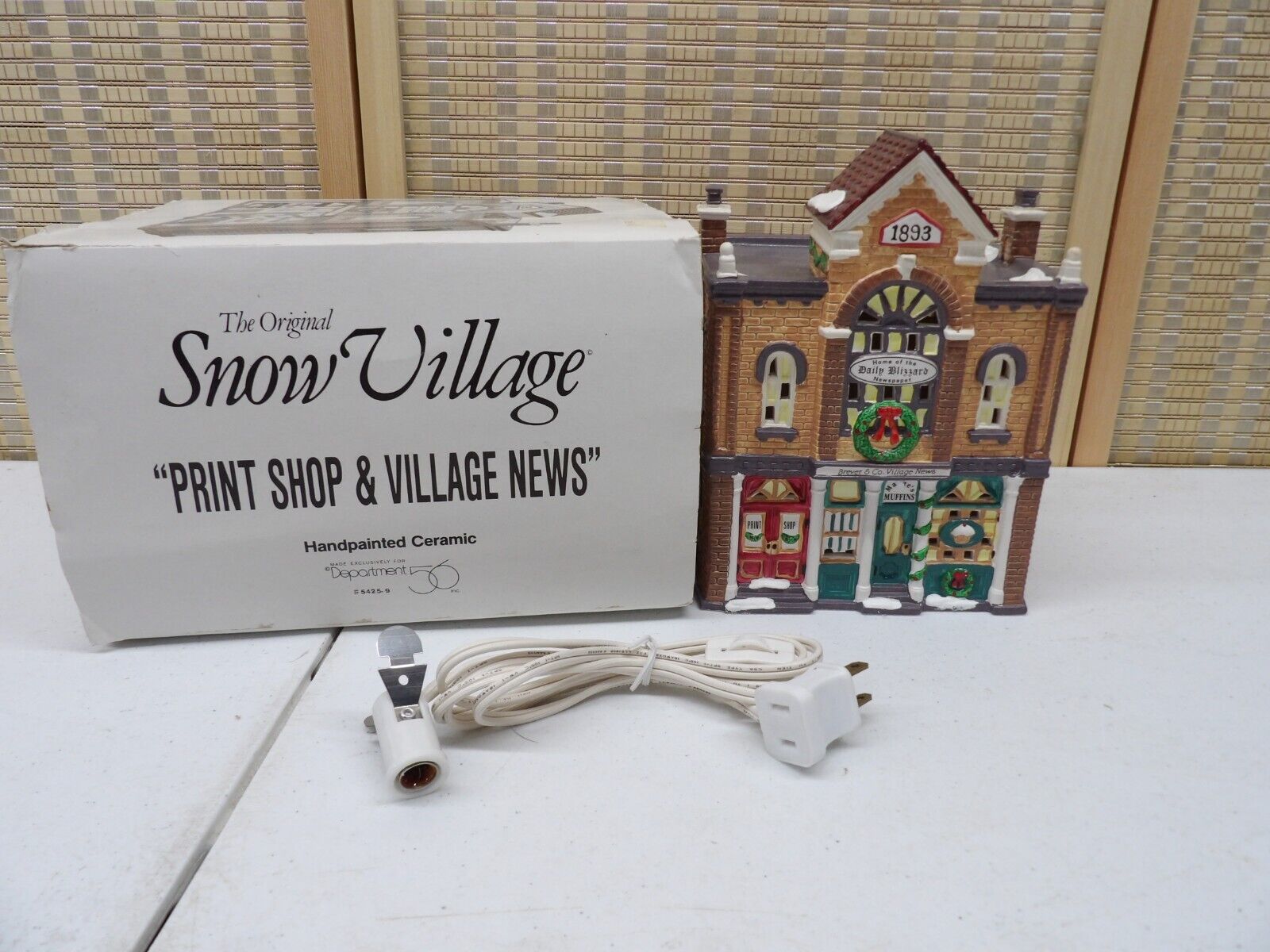 Department 56 Snow Village Print Shop & Village News 1992 w/Light Cord