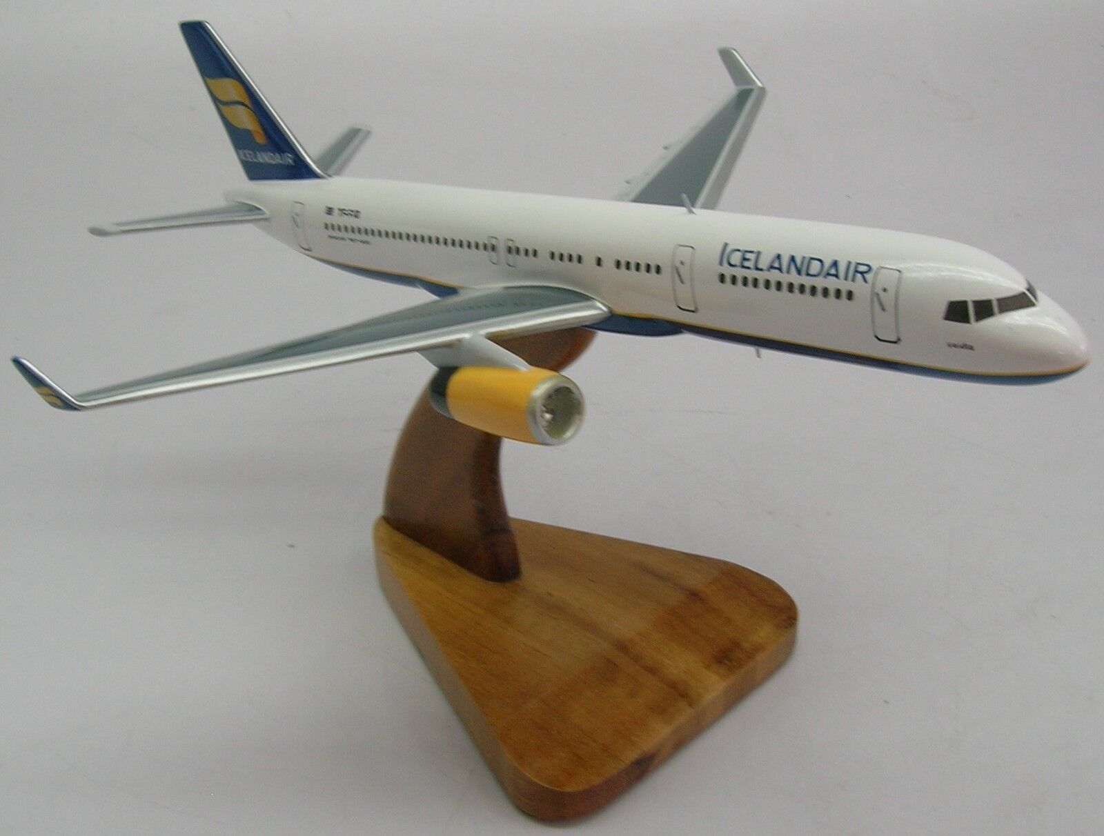 B-757 Boeing Iceland Air B757 Airplane Desktop Wood Model  Regular