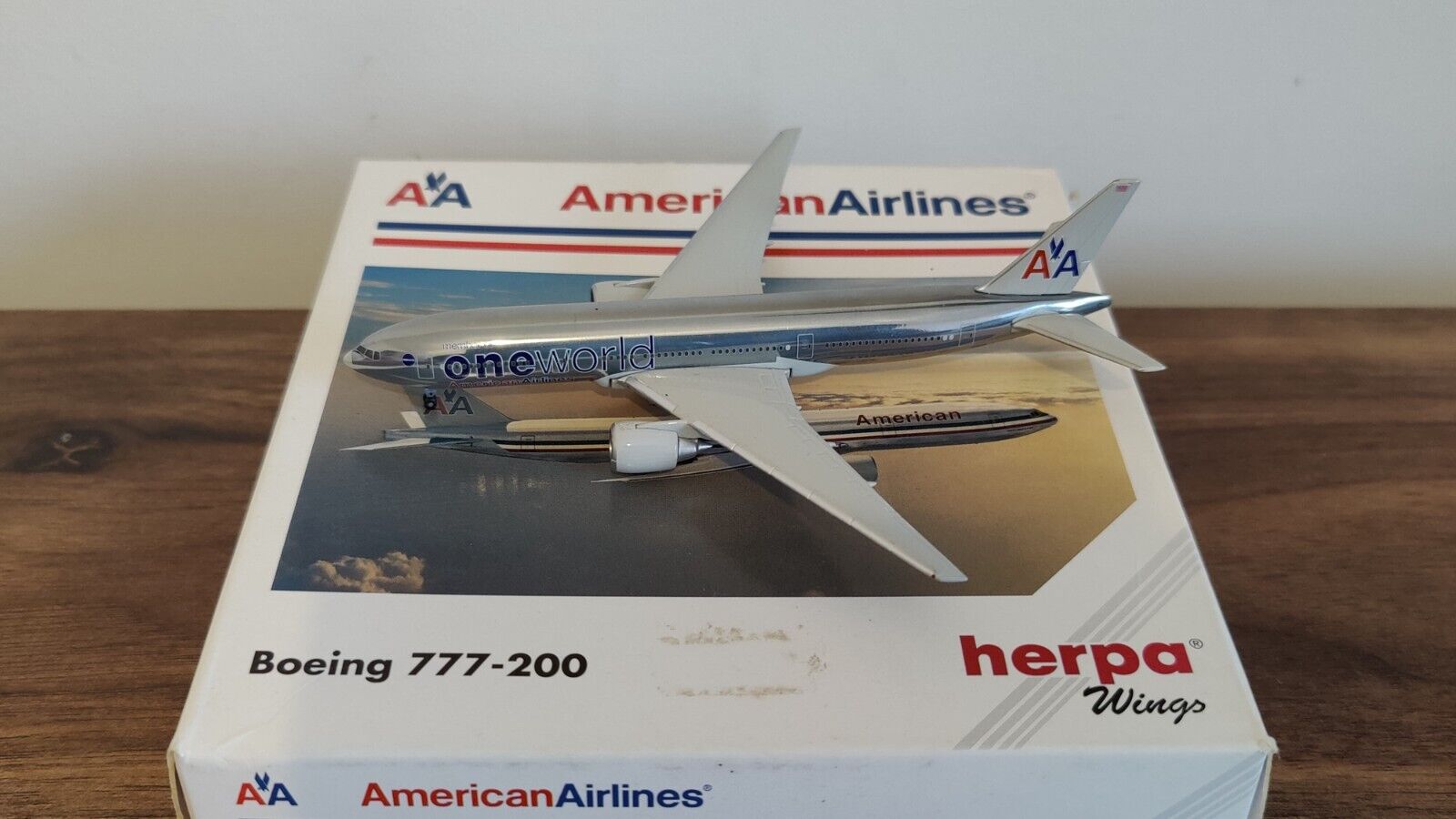 AMERICAN AIRLINES One World Boeing 777-200 Metal Model 1:500 Scale Herpa RARE