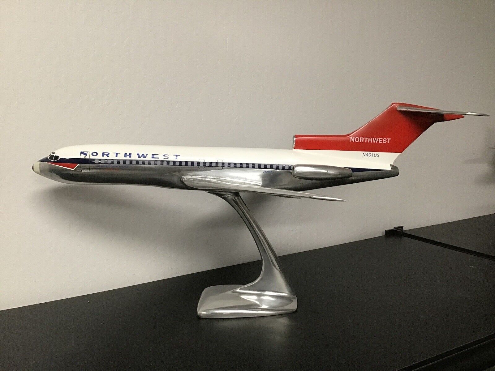 Large Gary Field Custom Boeing 727-100 Aluminum Factory Desk Travel Model