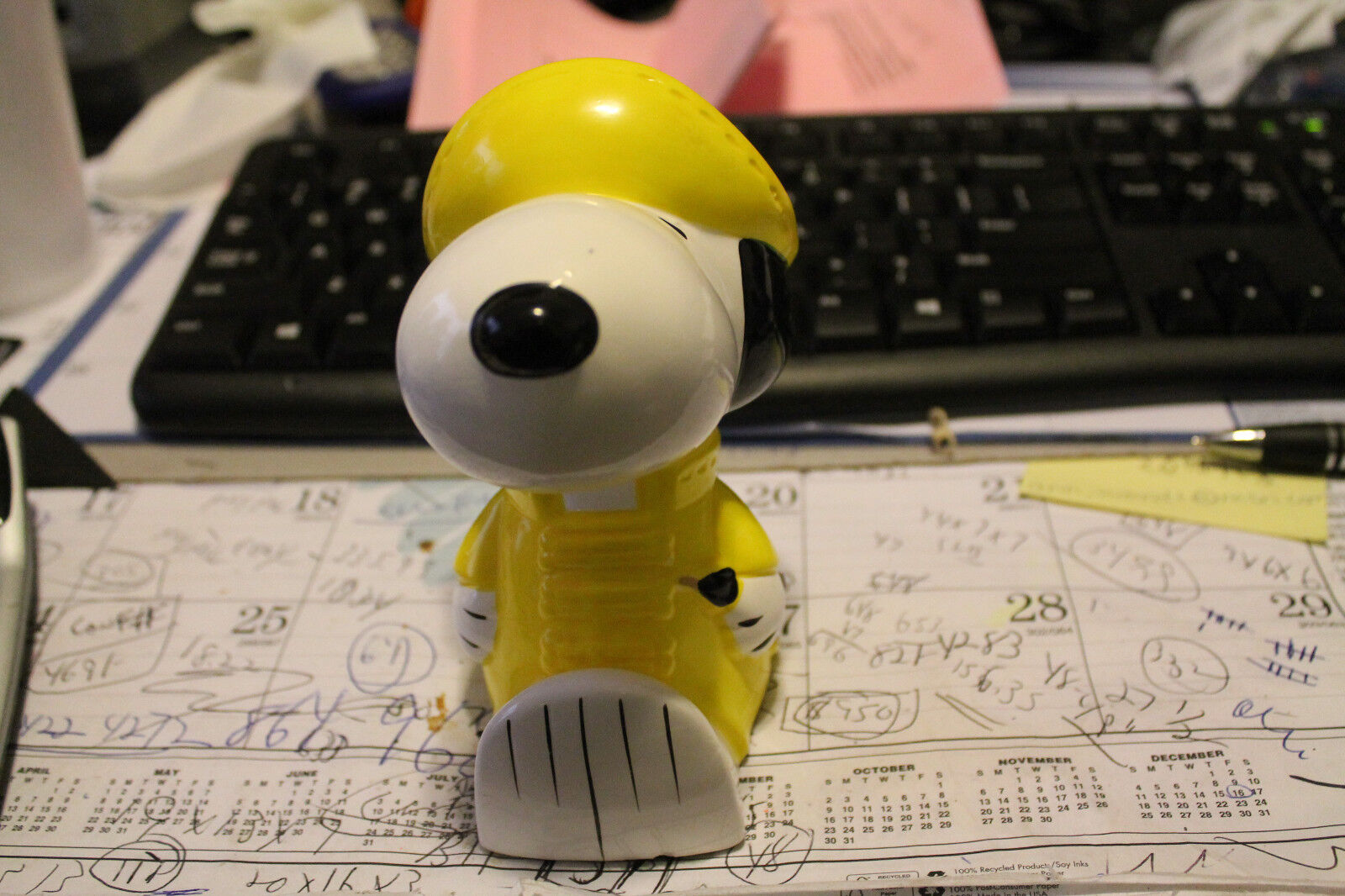 SNOOPY 1958 1966 UNITED FEATURE SYNDICATE IN YELLOW RAIN GEAR
