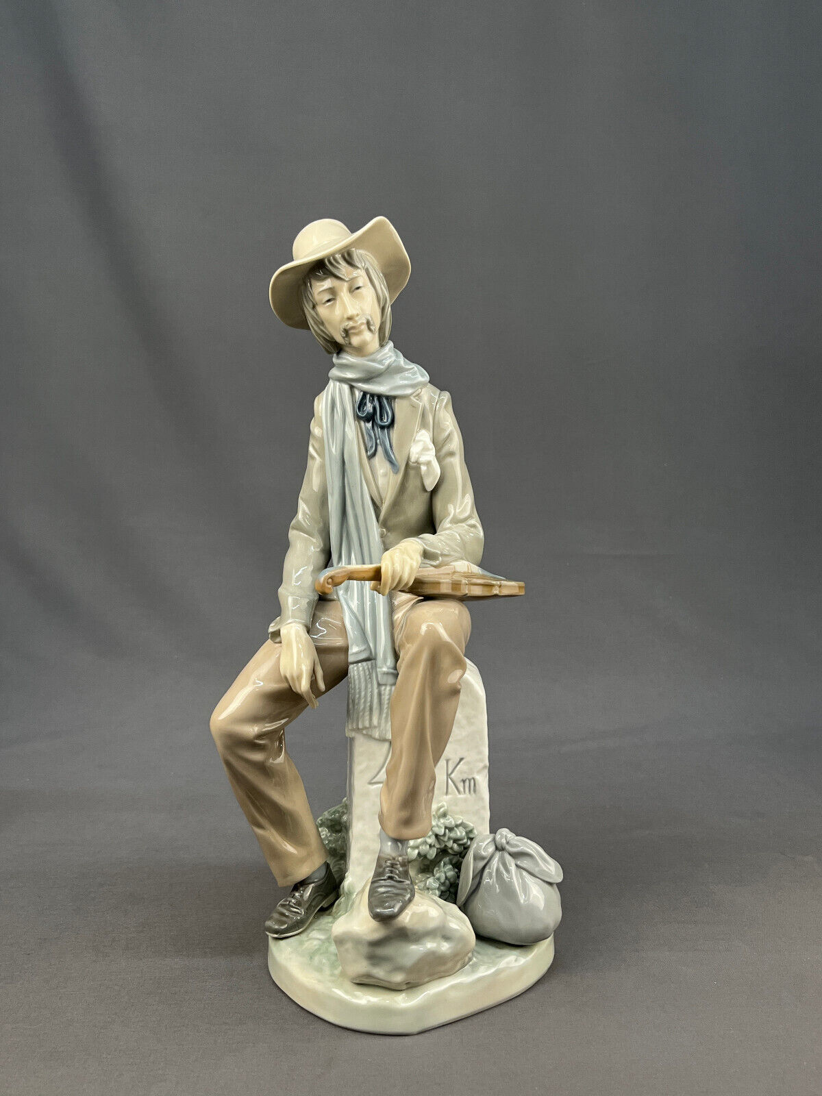 Lladro #4887 Violinist Touch Sitting on Stone Retired:  (1974-1981)