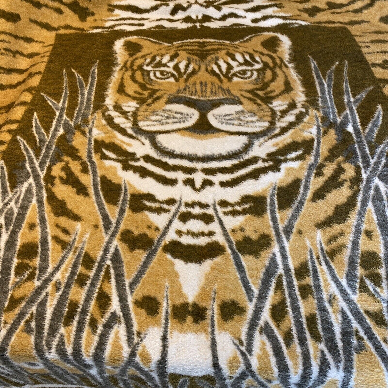 Vtg Chatham Tiger Blanket 61”x75” Acrylic Soft Reversible