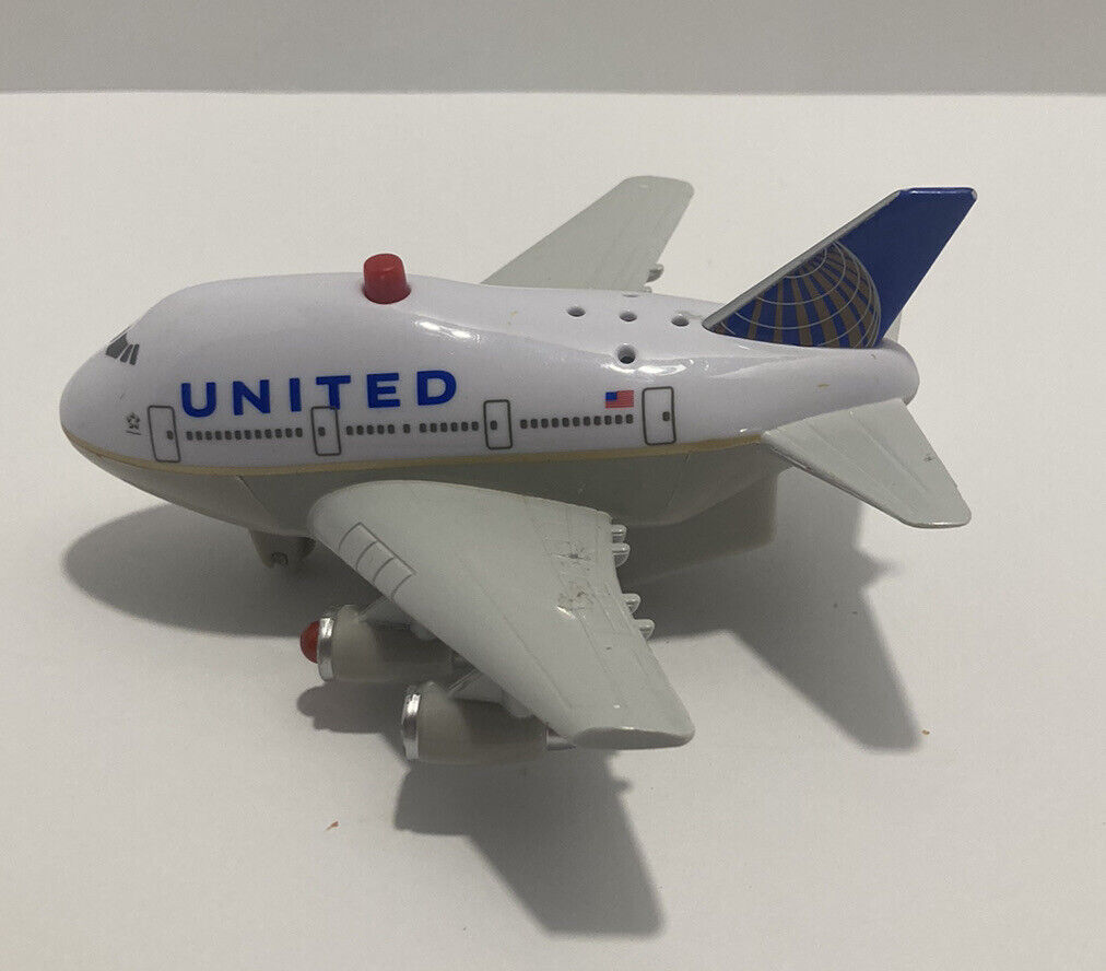 Daron United Airlines Pullback Toy With Lights & Jet Sound 4.25\