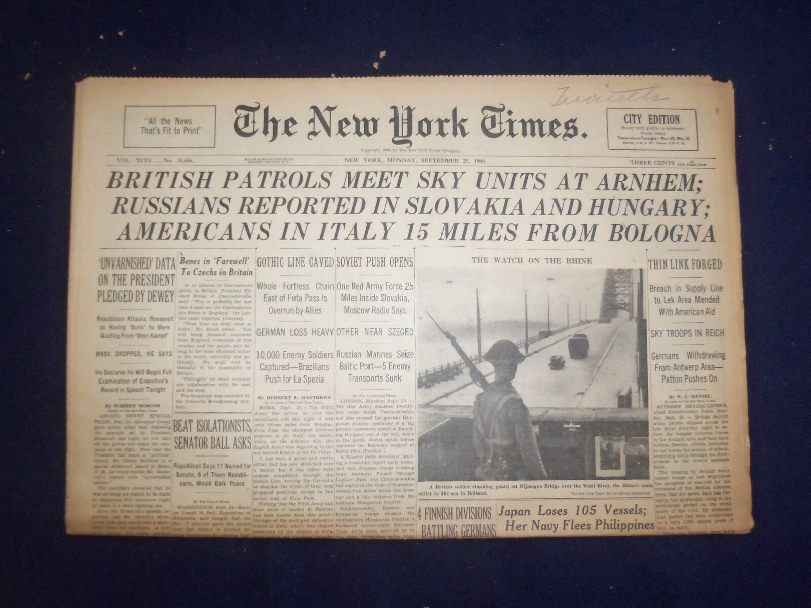 1944 SEP 25 NEW YORK TIMES - BRITISH PATROLS MEET SKY UNITS AT ARNHEM - NP 6631