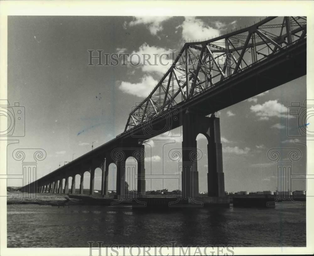 1987 Press Photo The underside of the Outerbridge Crossing - sia03768