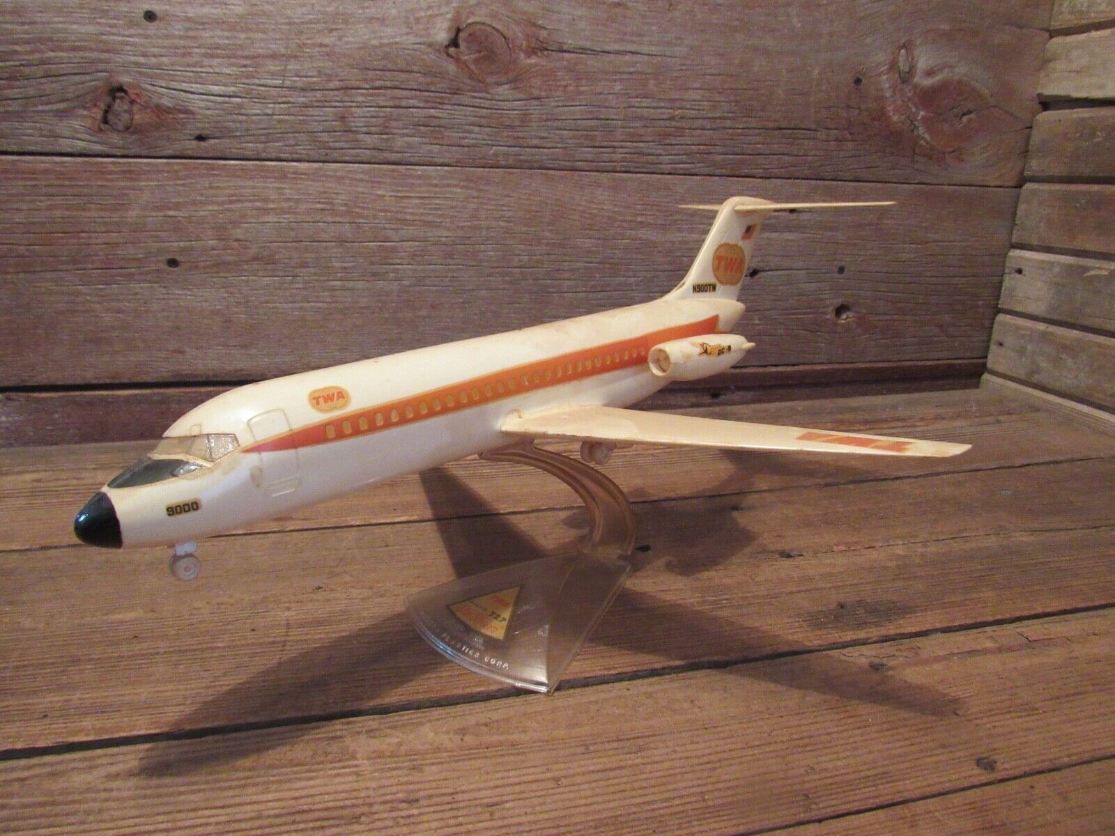 Vintage Aurora TWA McDonnell Douglas DC-9 Model Airliner AirPlane - PARTS (1)