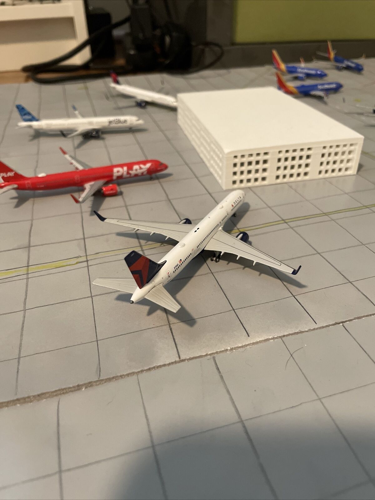 1:400 Scale Airport Terminal 3d printed